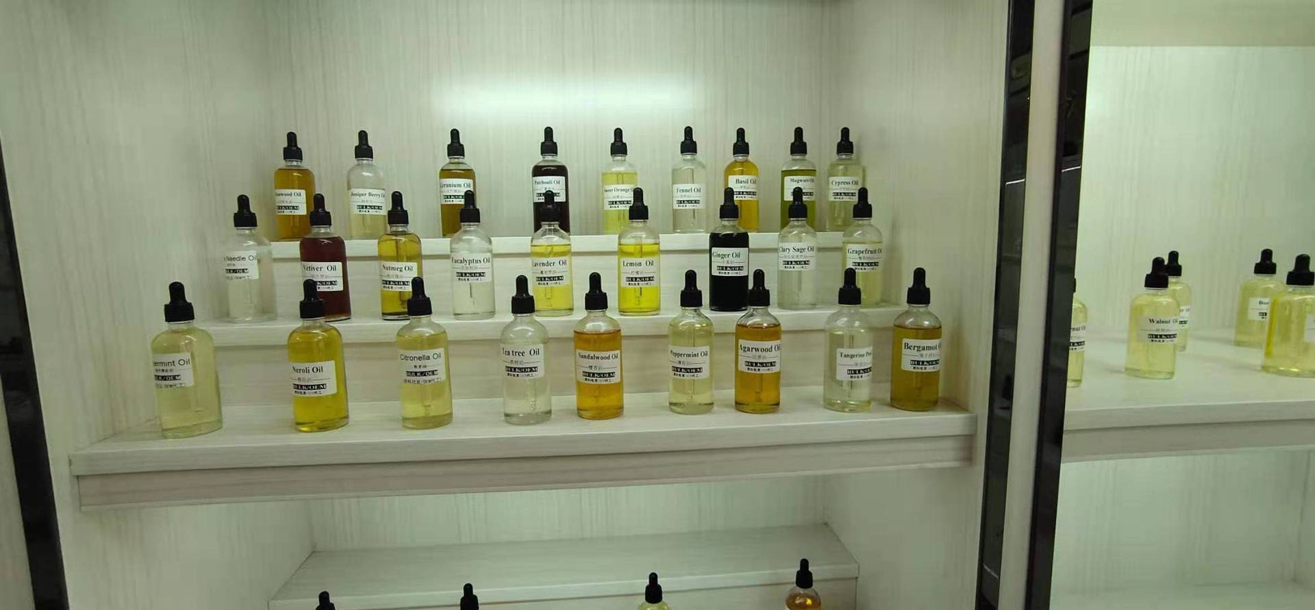 Sample room for essential oil evaluation and retention